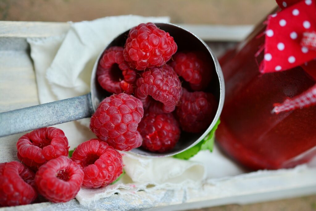 raspberries, berries, fruits-2431029.jpg